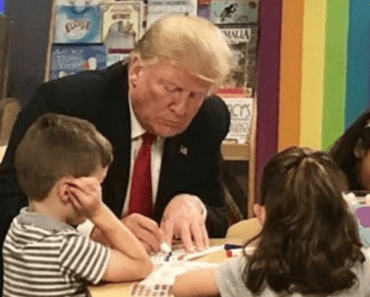 AMERIKA U ŠOKU! Da li je moguće da je TRAMP ovo NACRTAO pred DECOM! AMERIKA U ŠOKU! Da li je moguće da je TRAMP ovo NACRTAO pred DECOM!