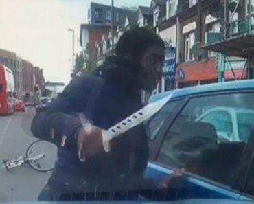 UZNEMIRUJUĆI VIDEO!  Ovo se krije od JAVNOSTI , MIGRANT napao ČOVEKA sa nožem od 20 cm! Onda je usledio HOROR!