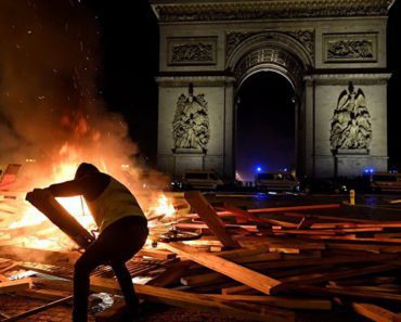 SVI OPTUŽUJU RUSIJU da je krivac za „žute prsluke“! A otkrivena ŠOK ISTINA evo ko ZAPRAVO stoji IZA SVEGA! SVI OPTUŽUJU RUSIJU da je krivac za „žute prsluke“! A otkrivena ŠOK ISTINA evo ko ZAPRAVO stoji IZA SVEGA!