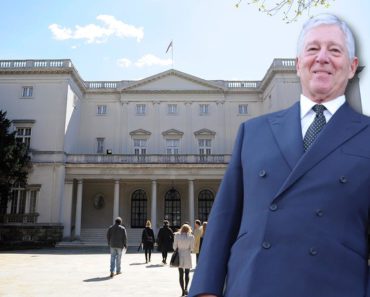 OVO NI KOMUNISTI NISU RADILI! Da li je OVO NAJVEĆA Srpska sramota! Proteruju KARADJORDJEVIĆE!