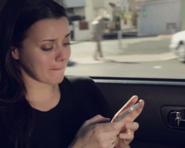 POZAJMILA SAM MAMIN TELEFON BEZ NJENOG ZNANJA! Ušla sam joj na VAJBER, i tamo videla najveću GADOST U ŽIVOTU!