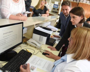 PO UZORU NA RUSIJU! Srbija uvodi NOVI ZAKON?! Svi sa primanjima manjim od 100.000 po domaćinstvu moći će da odahnu!