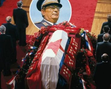 OTKRIVENA NAJVEĆA TAJNA BIVŠE JUGOSLAVIJE U kovčegu na sahrani nije bilo TITOVO TELO nego nešto skroz drugo (VIDEO)