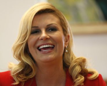 UTEGLA SE U KOŽU I USKE FARMERKE Kolindu u ovakvom izdanju niste videli, a svima bode oči ono što se nazire ispod! (FOTO)