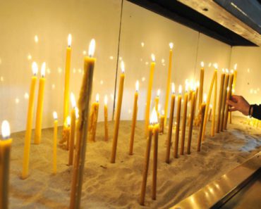 DANAS JE VELIKI PRAZNIK POSVEĆEN MRTVIMA: Obavezno uradite ovo, a jedna stvar je veliki greh!