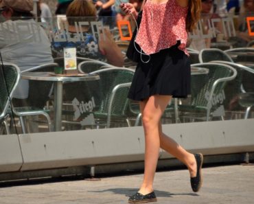 LETOS ČUKNEM JA NEKOG LIKA NA AUTOKOMANDI, ON PENI, URLA… Devojka je nosila mini suknju, njen status je HIT