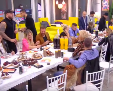 BEZ IMALO STIDA! Zadrugar izvadio penis pred svima pa urinirao na slavi! Svi ostali zabezeknuti ovim ponašanjem! (FOTO)