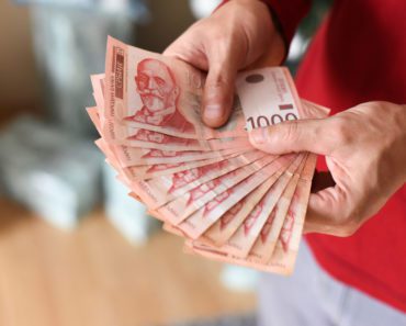 VAŽNA PROMENA OD NOVE GODINE! Za prvo dete od sada 300.000 dinara, a za drugo još veća naknada od države