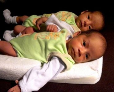 MAJKA JE RODILA BLIZANCE, A KADA JE UGLEDALA SINOVE, ŠOKIRALA SE! I danas joj ljudi na ulici POSTAVLJAJU JEDNO PITANJE MAJKA JE RODILA BLIZANCE, A KADA JE UGLEDALA SINOVE, ŠOKIRALA SE! I danas joj ljudi na ulici POSTAVLJAJU JEDNO PITANJE