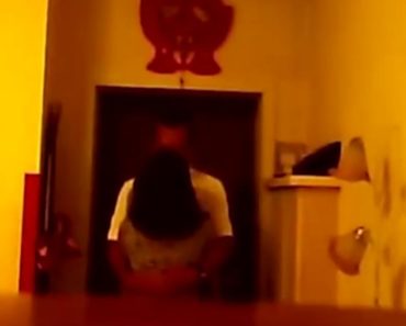 SIN MI JE POSLAO PORUKU DA MI ŽENA IMA LJUBAVNIKA: Kad sam videlo KO JE U PITANJU, SRCE MI JE STALO! (FOTO)