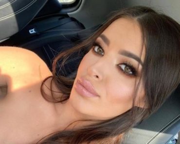 ISPLIVALA FOTKA IZ KUPATILA: Skinula se žena golmana reprezentacije Srbije, fudbaler se odmah oglasio! ISPLIVALA FOTKA IZ KUPATILA: Skinula se žena golmana reprezentacije Srbije, fudbaler se odmah oglasio!