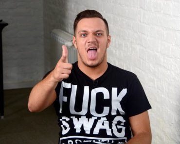 PRVA SLIKA GASTOZA POSLE BATINA! Evo kako izgleda nakon PREBIJANJA OD BOKSERA (FOTO) PRVA SLIKA GASTOZA POSLE BATINA! Evo kako izgleda nakon PREBIJANJA OD BOKSERA (FOTO)