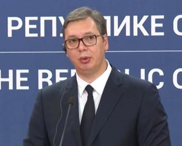 VUČIĆ JE SEO DA JEDE U MINHENSKI RESTORAN: Nije mogao da veruje kad je shvatio KO JE KONOBARICA! (FOTO)