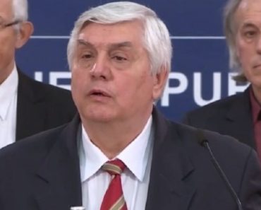 SLEDEĆA NEDELJA ĆE BITI TEŠKA Epidemiolog Tiodorović otkrio kada možemo da očekujemo pad obolelih od korone: “Ako izdržimo…” SLEDEĆA NEDELJA ĆE BITI TEŠKA Epidemiolog Tiodorović otkrio kada možemo da očekujemo pad obolelih od korone: “Ako izdržimo…”