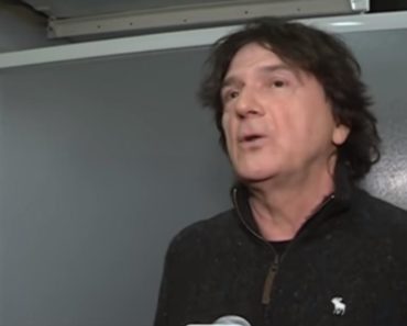 OVA PEVAČICA JE ROĐAKA ZDRAVKU ČOLIĆU! Krili su to GODINAMA, a danas se pojavila u emisiji i SVE ISPRIČALA! OVA PEVAČICA JE ROĐAKA ZDRAVKU ČOLIĆU! Krili su to GODINAMA, a danas se pojavila u emisiji i SVE ISPRIČALA!