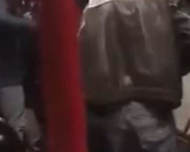 UBIJ GA BRE, JE**M MU SVE! Brutalna tuča u GSP-u, PUTNICI VRIŠTE, a sve zbog JEDNE STVARI! Srbija ZGROŽENA! (VIDEO)
