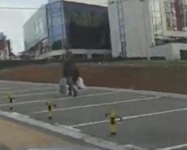 POBOGU ČOVEČE, ŠTA TO RADIŠ? Isplivao novi snimak sa srpskih ulica,usred policijskog časa kamere zabeležile baš sve POBOGU ČOVEČE, ŠTA TO RADIŠ? Isplivao novi snimak sa srpskih ulica,usred policijskog časa kamere zabeležile baš sve