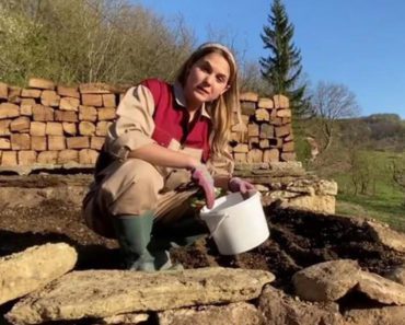 NAŠA GLUMICA ŽIVI U KONTEJNERU ODKAKO JE OSTALA BEZ KROVA NAD GLAVOM: U dvorištu sadi povrće kako bi se prehranila!
