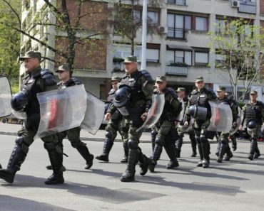 ŽANDARMERIJA HITNO KRENULA IZ KRALJEVA Izbio sukob u Tutinu ŽANDARMERIJA HITNO KRENULA IZ KRALJEVA Izbio sukob u Tutinu