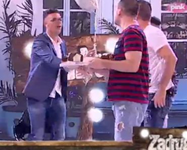 VODITELJ PINKA HITNO HOSPITALIZOVAN! Javio se lekaru čim je osetio prve simptome! VODITELJ PINKA HITNO HOSPITALIZOVAN! Javio se lekaru čim je osetio prve simptome!