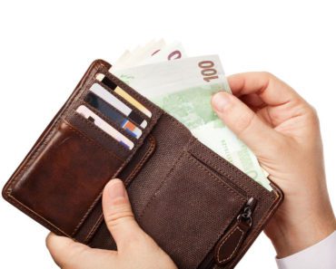 OVDE SU VAM BUKVALNO SVE INFORMACIJE AKO HOĆETE DA DOBIJETE 100 EVRA: Ko ima pravo da se prijavi i kad LEŽU PARE? OVDE SU VAM BUKVALNO SVE INFORMACIJE AKO HOĆETE DA DOBIJETE 100 EVRA: Ko ima pravo da se prijavi i kad LEŽU PARE?