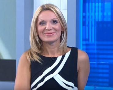 VODITELJKA POZIRALA U MINI HALJINI KOJA JEDVA PREKRIVA BUTINE, MUŠKARCI TRLJAJU OČI ZBOG NJE: Trk svi i palite TV!