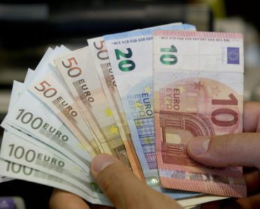 OBJAVA KOJA MUNJEVITO HARA SRBIJOM Građani se prijavljuju za 100 evra, a već se “stvorio spisak dužnika”! (FOTO)