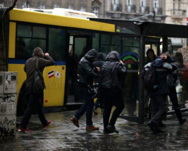 SVI ALARMI NA SNAZI Za manje od dva sata Srbiju će zahvatiti snažno nevreme, stanovništvu ovog dela zemlje preti velika opasnost! SVI ALARMI NA SNAZI Za manje od dva sata Srbiju će zahvatiti snažno nevreme, stanovništvu ovog dela zemlje preti velika opasnost!