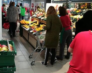BOJANI JE U RADNJI ISPALO 1.000 DINARA: Čovek iza nje NIJE HTEO DA JOJ IH VRATI, ali je zato dobila APLAUZ