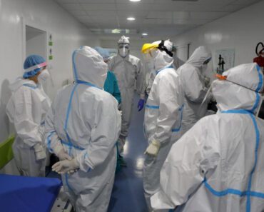 SITUACIJA SA KORONOM POSTAJE SVE TEŽA, KRIZNI ŠTAB DANAS DONOSI NOVE MERE! Ovo bi mogla biti 1 od njih SITUACIJA SA KORONOM POSTAJE SVE TEŽA, KRIZNI ŠTAB DANAS DONOSI NOVE MERE! Ovo bi mogla biti 1 od njih