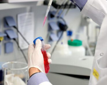 PRIMEĆEN JE NAJNOVIJI SIMPTOM KORONA VIRUSA: Ako vidite OVO u ustima ODMAH IDITE KOD LEKARA