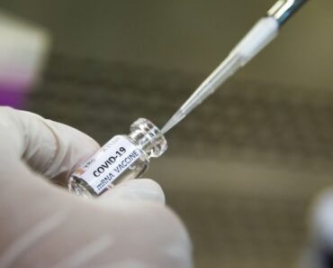 “PRVI ĆE JE DOBITI ZDRAVSTVENI RADNICI” Uspeli su! Vakcina za koronu stiže za manje od dve nedelje! “PRVI ĆE JE DOBITI ZDRAVSTVENI RADNICI” Uspeli su! Vakcina za koronu stiže za manje od dve nedelje!