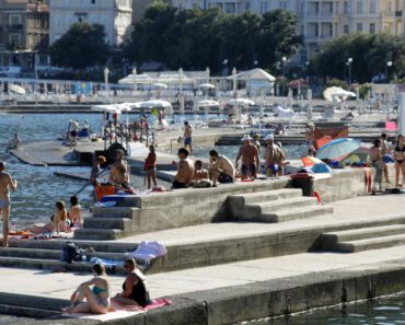 LJUDI KUPILI STVARI I BEŽALI SA PLAŽA, EVO ŠTA SE DEŠAVA U HRVATSKOJ: Svi gosti je napuštaju?!