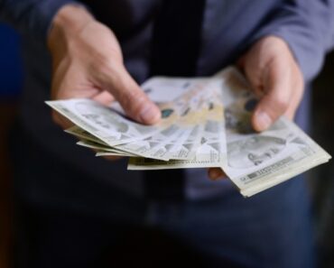 Proširena lista građana koji će dobiti novac od države, još 10.000 dinara za ovu grupu Proširena lista građana koji će dobiti novac od države, još 10.000 dinara za ovu grupu