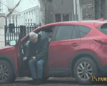 Nestorović obilazio radnje bez maski, a onda seo u svog džipa i dao gas, paparaci ga pratili sve do kuće koja izgleda kao pravi dvorac (FOTO/VIDEO) Nestorović obilazio radnje bez maski, a onda seo u svog džipa i dao gas, paparaci ga pratili sve do kuće koja izgleda kao pravi dvorac (FOTO/VIDEO)