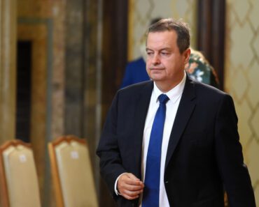 Dačić otkrio šta Grigorije krije ispod mantije Dačić otkrio šta Grigorije krije ispod mantije