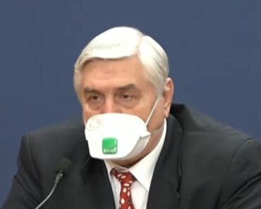 OČEKUJEM NOVI PIK KORONE: Dr Tiodorović upozorio, CELE PORODICE SU ZARAŽENE! OČEKUJEM NOVI PIK KORONE: Dr Tiodorović upozorio, CELE PORODICE SU ZARAŽENE!