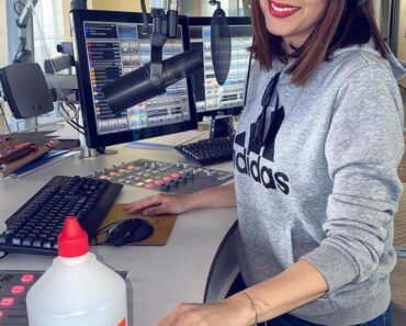 KAKAV BLAM! POZNATA VODITELJKA IZAŠLA NA ULICU A NIJE PRIMETILA ŠTA IMA NA ZADNJICI:Kolege je na poslu ISPROZIVALE! KAKAV BLAM! POZNATA VODITELJKA IZAŠLA NA ULICU A NIJE PRIMETILA ŠTA IMA NA ZADNJICI:Kolege je na poslu ISPROZIVALE!