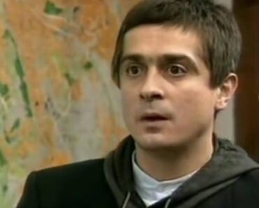 U “PORODIČNOM BLAGU” JE BIO BUBAMARA, MOMAK LUDAČKOG POGLEDA: Glumac više ne liči na sebe, a SIN mu je POZNATA FACA U “PORODIČNOM BLAGU” JE BIO BUBAMARA, MOMAK LUDAČKOG POGLEDA: Glumac više ne liči na sebe, a SIN mu je POZNATA FACA