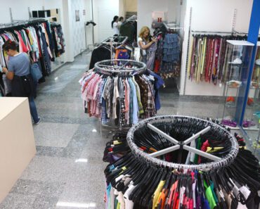 DEVOJKE U SRBIJI RADE MNOGE GADOSTI U BUTICIMA, A 1 JE POSEBNO BIZARNA: Prodavačica otkrila šta sve mora da GLEDA!