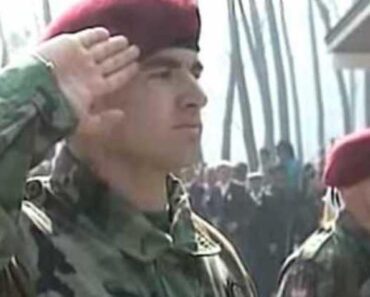 Prelepa plavuša mu je rodila tri ćerke, ljudi se okrenu kada prođe pored njih! (FOTO)