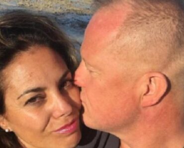 MUŽ I ŽENA SU JEDVA ČEKALI DA DOĐU NA ZABAVU: Sledili se kada su na jednoj devojci PREPOZNALI TETOVAŽU