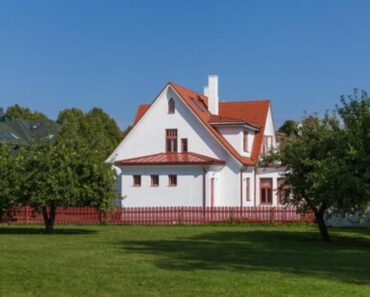 DOMAĆINSTVO SA 3 KUĆE ZA 7.500€, KUĆA I 5 ARI PLACA 3.800: Velika ponuda jeftinih nekretnina u Srbiji, evo šta se krije iza svega DOMAĆINSTVO SA 3 KUĆE ZA 7.500€, KUĆA I 5 ARI PLACA 3.800: Velika ponuda jeftinih nekretnina u Srbiji, evo šta se krije iza svega