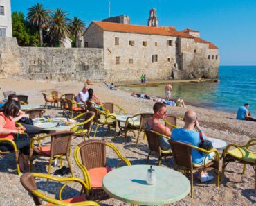 OGLASIO SE KONOBAR IZ CG KOJI JE IZBACIO SRPSKE TURISTE IZ KAFIĆA: Ispričao svoju verziju događaja