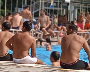 ”DOŠLI, POSKIDALI SE I POSKAKALI U VODU”: Indijci na čairskom bazenu, objava izazvala lavinu komentara (FOTO)