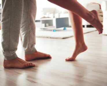 SVAKE NEDELJE SPAVAM SA DRUGARICOM, IGRAMO SE DOKTORA: Kad mi uradi ovo, poludim