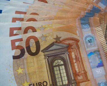 DRŽAVA DAJE JOŠ NOVCA ZA MLADE: Evo šta je sve od PAPIRA potrebno DA SE PRIJAVITE!