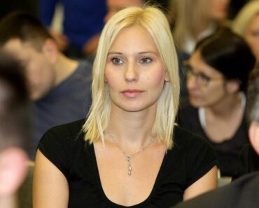 “TEK SLEDI BORBA I REZOVI”! RAZLOG RAZVODA MARIJE VELJKOVIĆ: Brak se činio idiličan a IZA SE KRILA OVAKVA ISTINA! “TEK SLEDI BORBA I REZOVI”! RAZLOG RAZVODA MARIJE VELJKOVIĆ: Brak se činio idiličan a IZA SE KRILA OVAKVA ISTINA!
