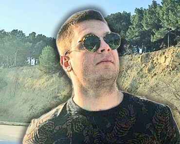 MATEJ USLIKAN U NOĆNOM KLUBU: Isplivale fotografije na kojima je sa prijateljicom, pa izazvale nove SUMNJE! MATEJ USLIKAN U NOĆNOM KLUBU: Isplivale fotografije na kojima je sa prijateljicom, pa izazvale nove SUMNJE!