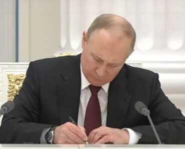 PUTIN UZVRATIO UDARAC ZAPADU Upravo potpisao dokument koji će imati dalekosežne posledice PUTIN UZVRATIO UDARAC ZAPADU Upravo potpisao dokument koji će imati dalekosežne posledice